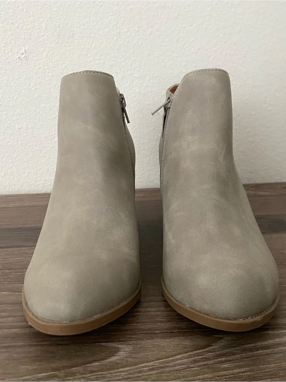 Report Womens Corra Ankle Bootie Gray Faux Leather Casual Block Heels Size 9